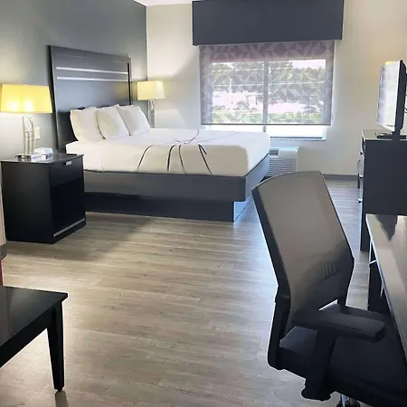 La Quinta Inn & Suites By Wyndham Tulsa Midtown