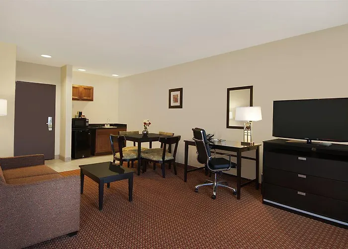 La Quinta & By Wyndham Midtown Tulsa