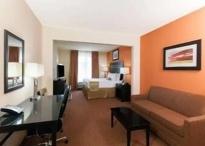 Hotel La Quinta & By Wyndham Midtown Tulsa