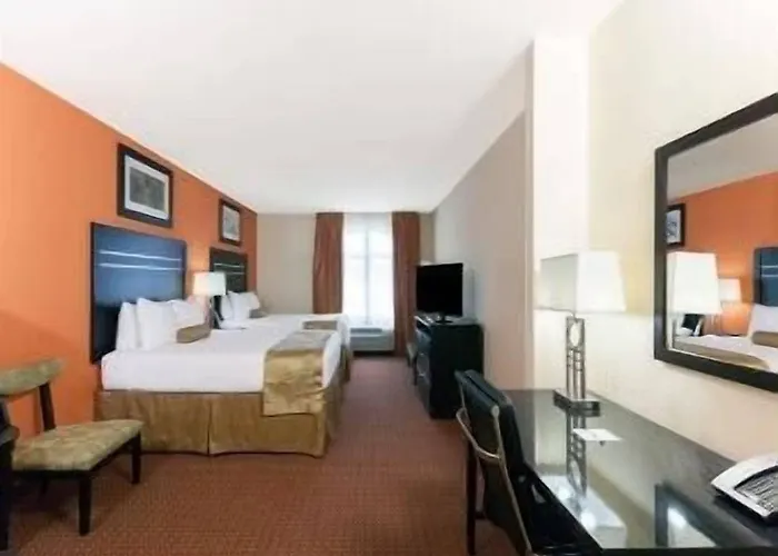 Hotel La Quinta & By Wyndham Midtown Tulsa