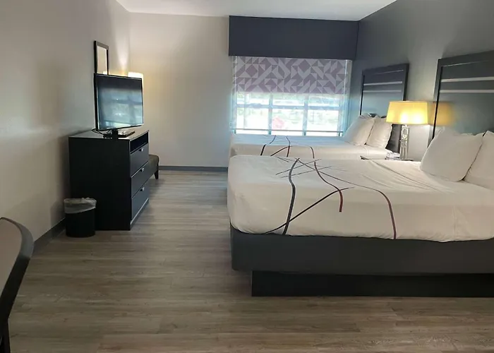La Quinta & By Wyndham Midtown Tulsa