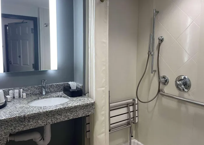 La Quinta & By Wyndham Midtown Tulsa