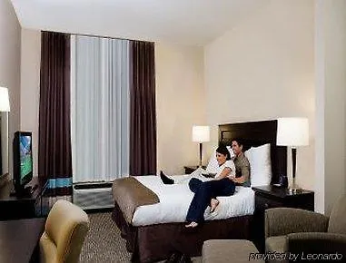 La Quinta & By Wyndham Midtown Hotel