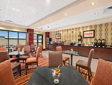 Hotel La Quinta & By Wyndham Midtown Tulsa
