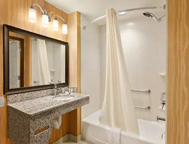 La Quinta & By Wyndham Midtown Tulsa